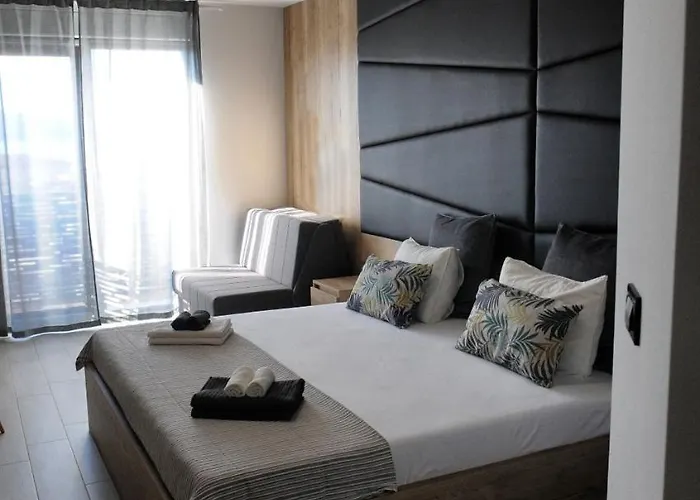 Azur 诺维·维诺多尔斯基